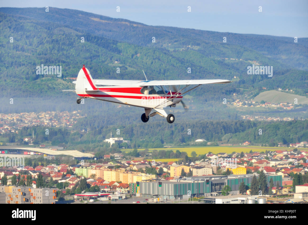 L'aereo sorvola la città, aeromobili leggeri, unico motore Foto Stock