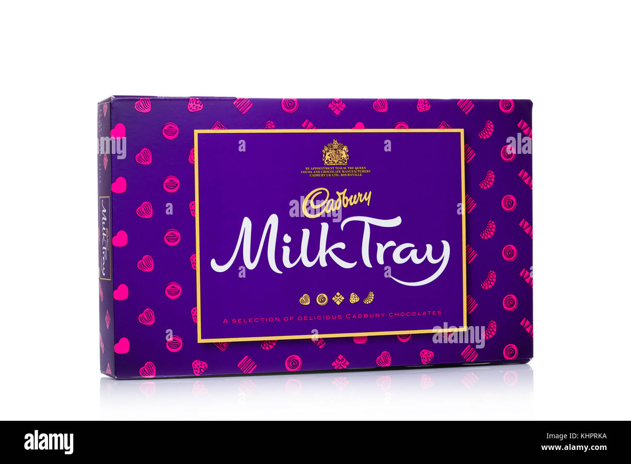 LONDRA, Regno Unito - 17 novembre 2017: Scatola di cioccolatini lattieri su sfondo bianco, realizzata da Cadbury dal 1915 Foto Stock LONDRA, Regno Unito - 17 novembre 2017: Scatola di cioccolatini lattieri su sfondo bianco, realizzata da Cadbury dal 1915 Foto Stock