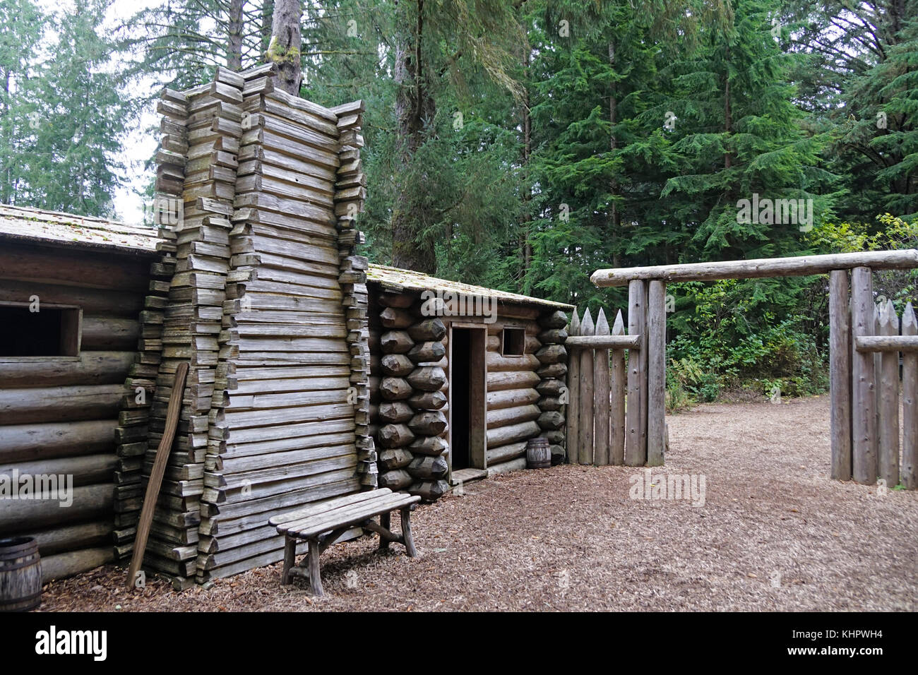 Fort clatsop interno ri-creata in corrispondenza del Lewis e Clark National Historical Park vicino a astoria, Oregon. Foto Stock