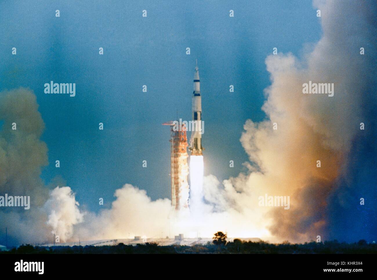 La navicella spaziale Apollo 9 Saturn V della NASA viene lanciata dal Kennedy Space Center Launch Complex 39A per una missione lunare il 3 marzo 1969 a Merritt Island, Florida. (Foto della NASA foto via Planetpix) Foto Stock