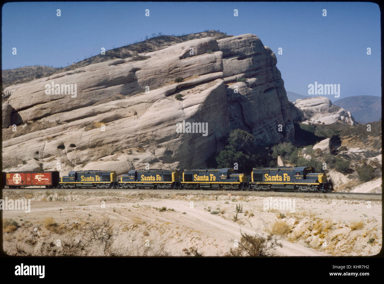 Treno merci Santa Fe, Sullivan's Curve, Cajon Pass, California, USA, 1964 Foto Stock