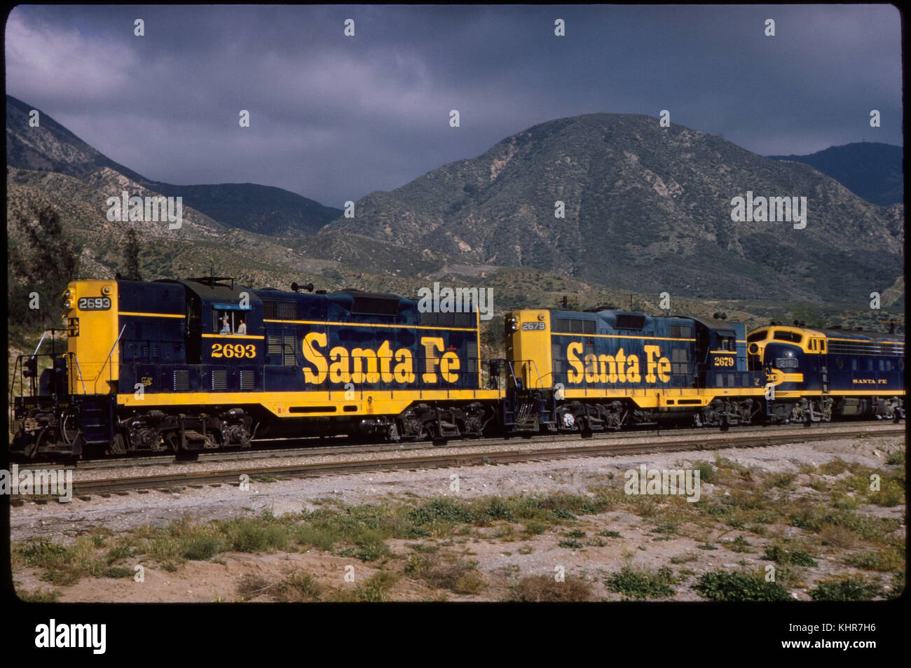 Sante fe treno merci, cajon pass a Cajon, California, USA, 1964 Foto Stock