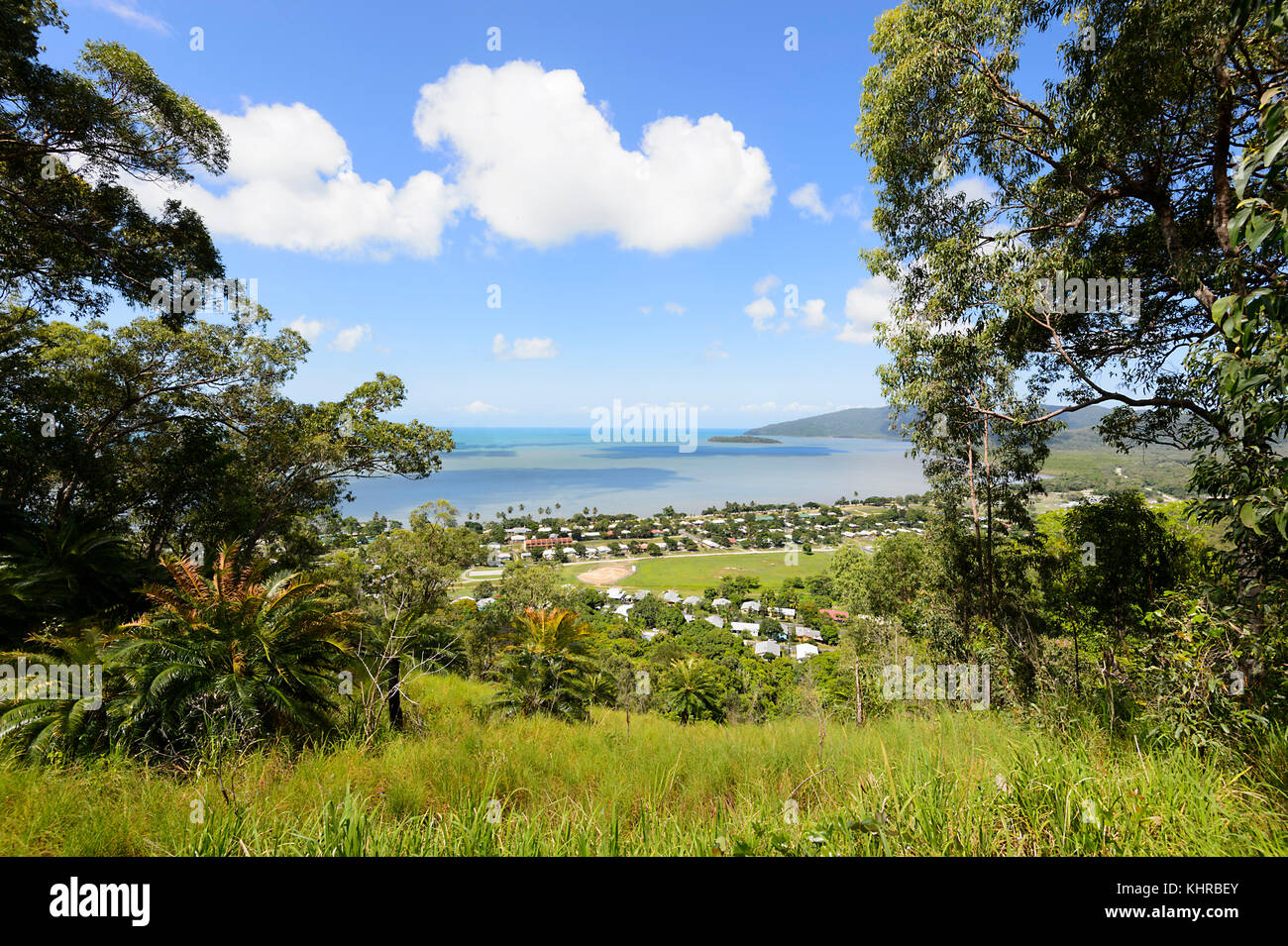 Vista panoramica della comunità Aborigena di Yarrabah, vicino a Cairns, estremo Nord Queensland, FNQ, QLD, Australia Foto Stock