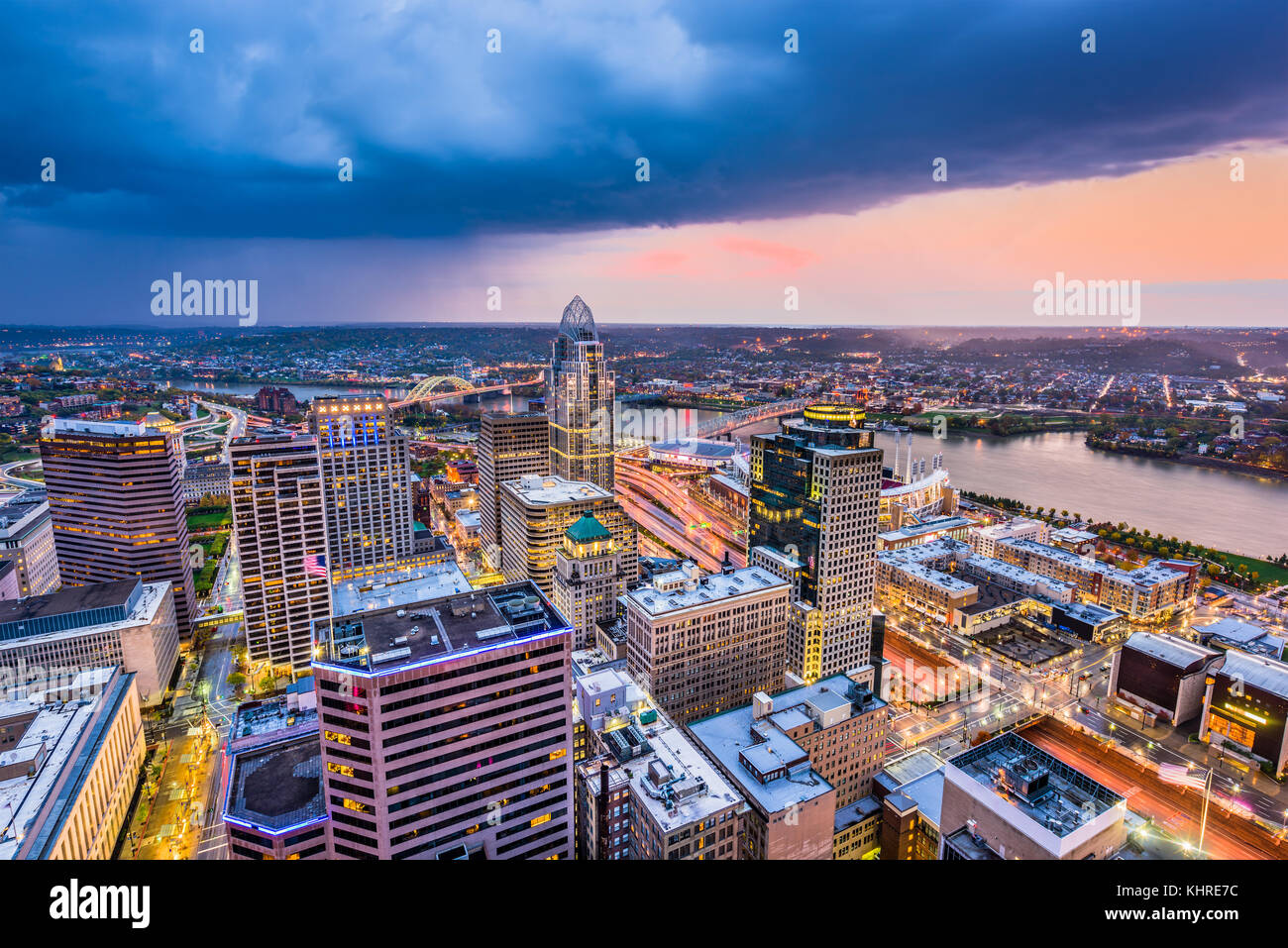 Cincinnati, Ohio, Stati Uniti d'America cityscape al crepuscolo. Foto Stock