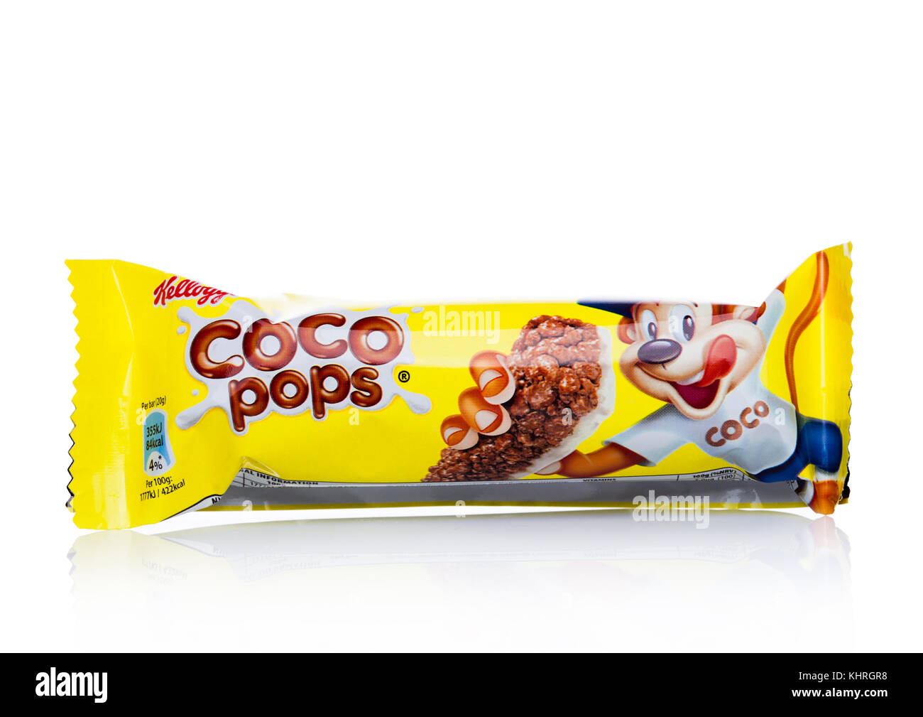 London, Regno Unito - 17 novembre 2017: blcdi Kellogg's coco pops cereali per la prima colazione su sfondo bianco, frosties sono un popolare di cereali per la colazione fatta da sug Foto Stock