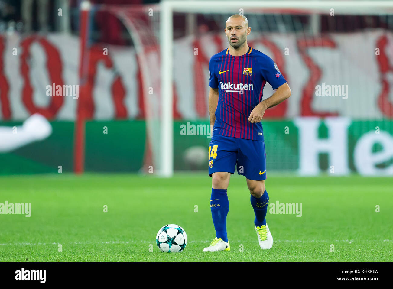 Pireo, Grecia - 31 Ottobre 2017: il giocatore di Barcellona Javier Mascherano durante la UEFA Champions League tra Olympiacos vs FC Barcellona a Foto Stock