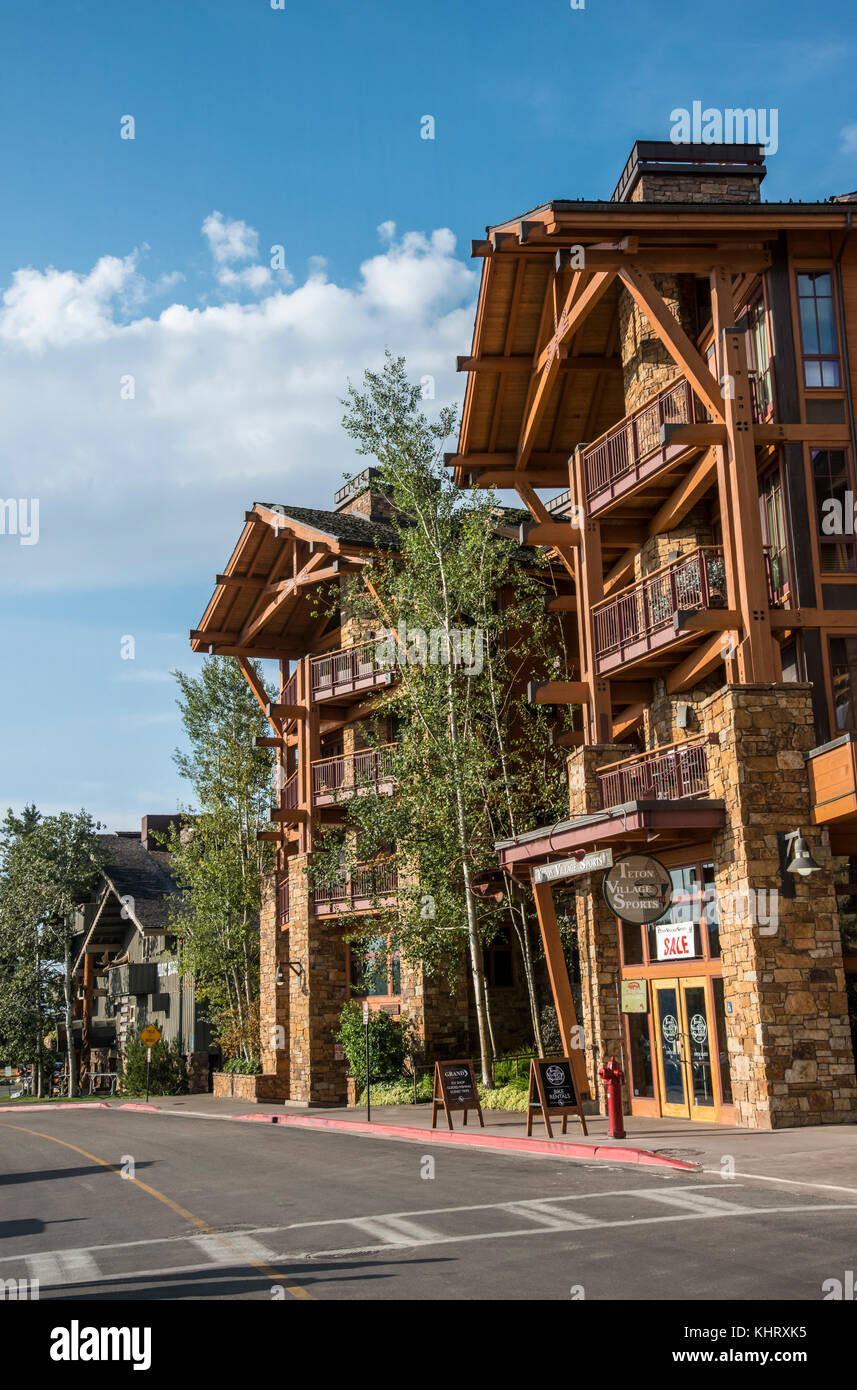 Scene di strada in teton villaggio turistico vicino a Jackson, nel parco nazionale di Grand Teton. un posto preferito per gli sport invernali Foto Stock