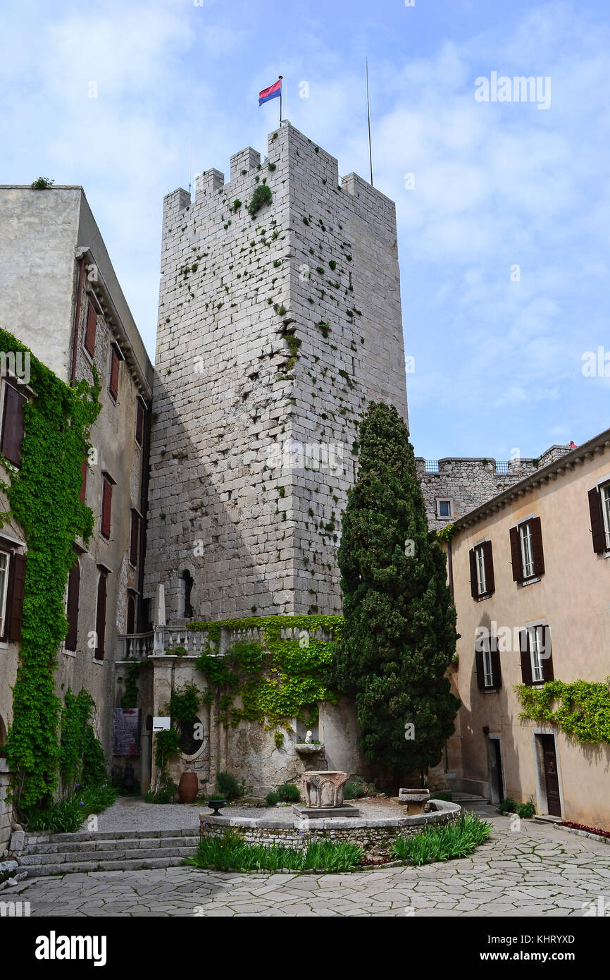 Antica torre nella città di pirano, slovenia Foto Stock