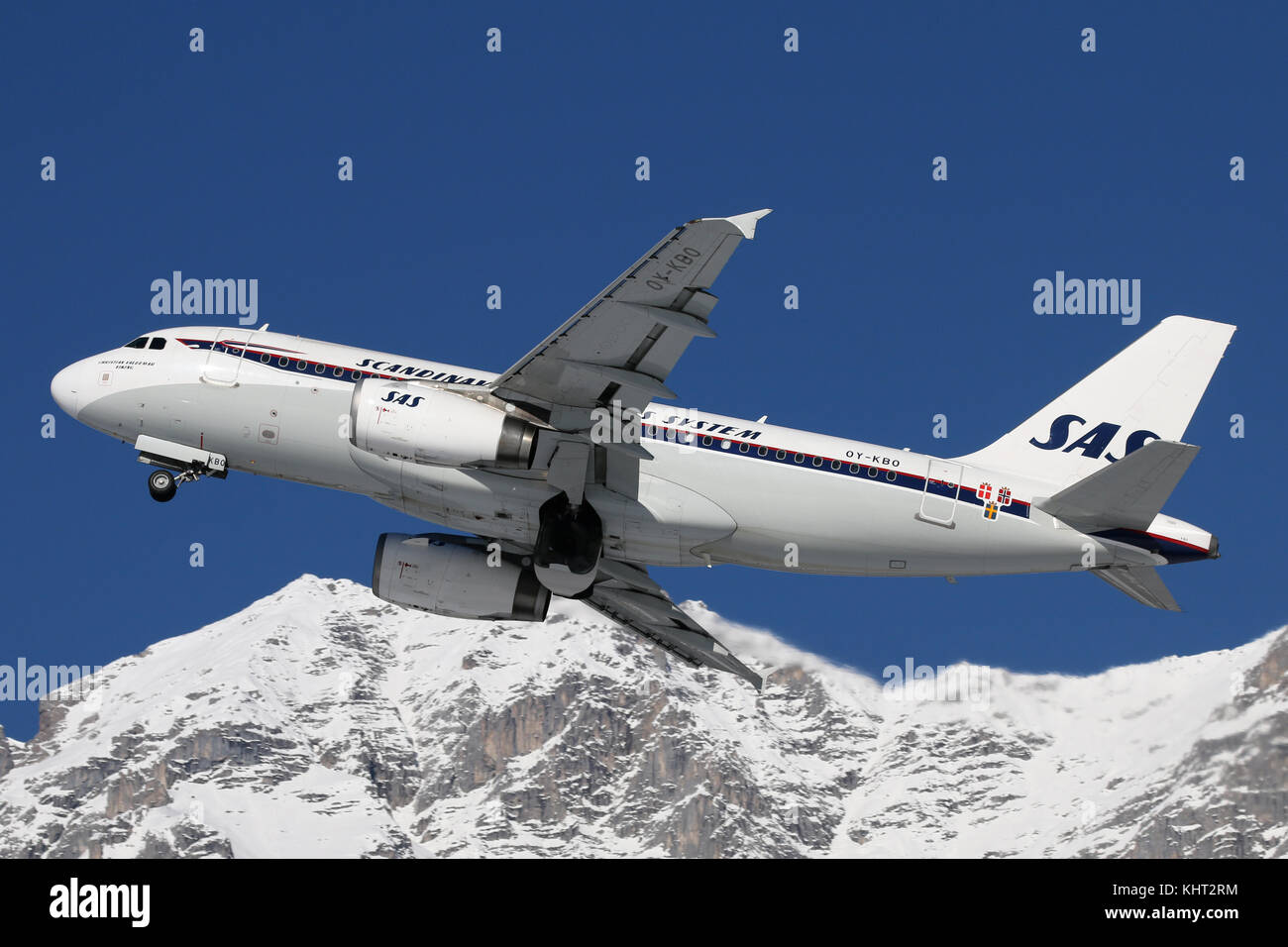 Innsbruck, Austria - 21 gennaio 2017: un aereo sulla neve dall'aeroporto di Innsbruck (INN) Foto Stock