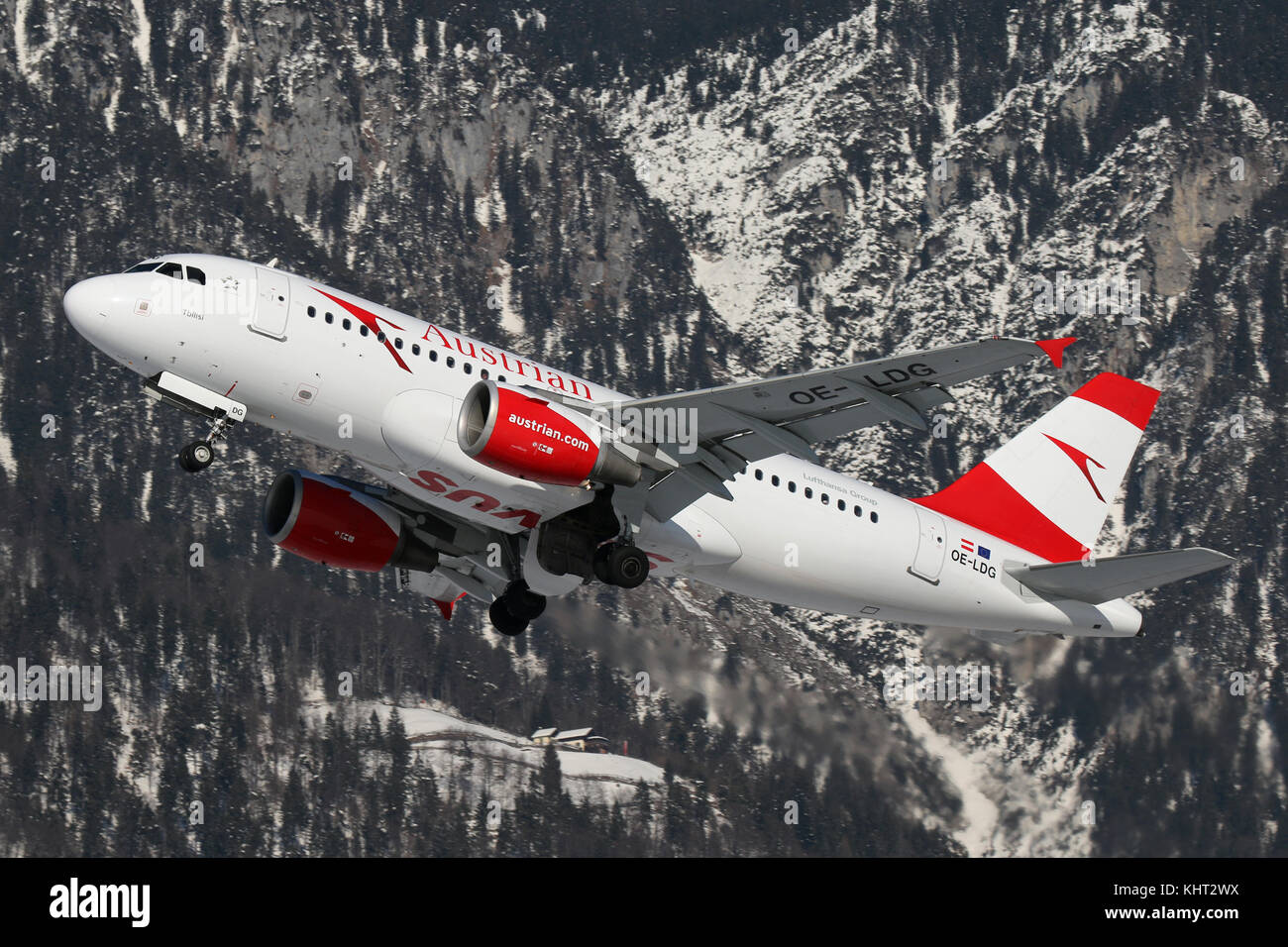 Innsbruck, Austria - 21 gennaio 2017: un aereo sulla neve dall'aeroporto di Innsbruck (INN) Foto Stock