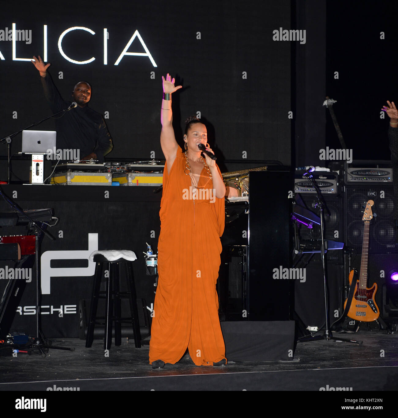 Sunny Isles, fl - marzo 18: Alicia Keys esegue per il grand opening party per il presidente trionfi ex partner gil dezer a theporsche torre design miami su Marzo 18, 2017 in Sunny Isles, Florida persone: Alicia Keys Foto Stock