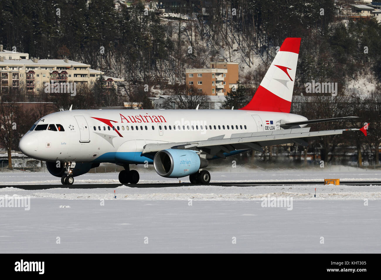 Innsbruck, Austria - 21 gennaio 2017: un aereo sulla neve dall'aeroporto di Innsbruck (INN) Foto Stock