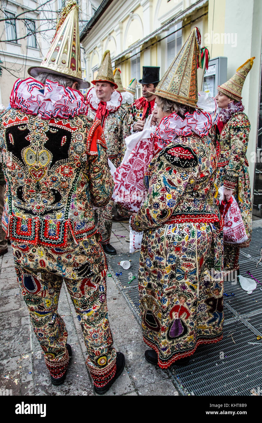 Esperienza leggendaria Aussee Carnevale in Austria: i tradizionali costumi di carnevale e costumi sono i tratti distintivi di questo fantastico evento in febbraio. Foto Stock