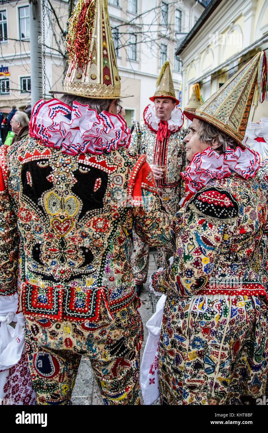 Esperienza leggendaria Aussee Carnevale in Austria: i tradizionali costumi di carnevale e costumi sono i tratti distintivi di questo fantastico evento in febbraio. Foto Stock