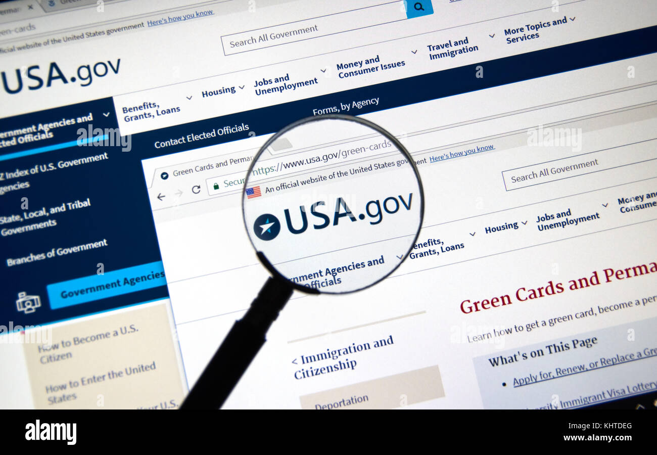 Montreal, Canada - 7 novembre 2017: usa.gov sito web con carta verde pagina regolamenti sotto la lente di ingrandimento. il sito è un sito web ufficiale della u Foto Stock