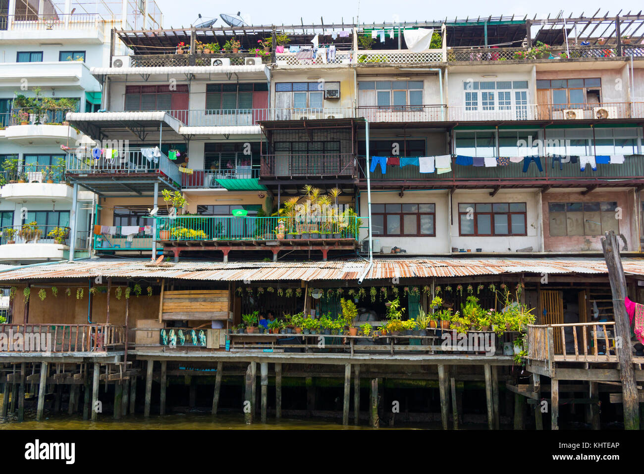 Poveri facciata di casa a Bangkok Foto Stock