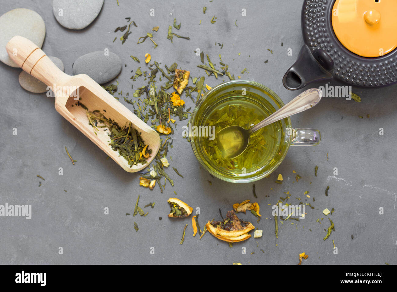 Calda tè verde bere Foto Stock