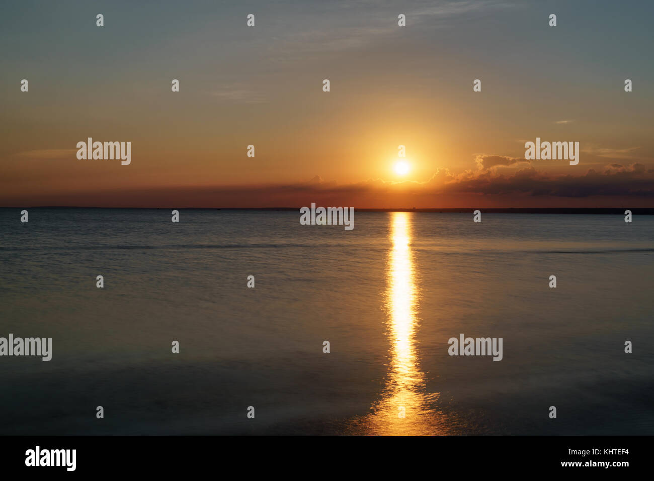 Estate tramonto sul Golfo di Finlandia del mar Baltico Foto Stock