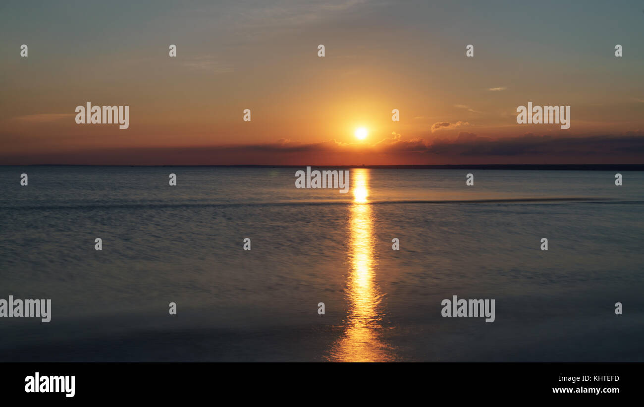 Estate tramonto sul Golfo di Finlandia del mar Baltico Foto Stock