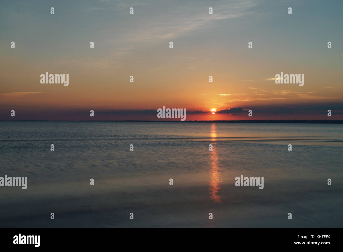 Estate tramonto sul Golfo di Finlandia del mar Baltico Foto Stock