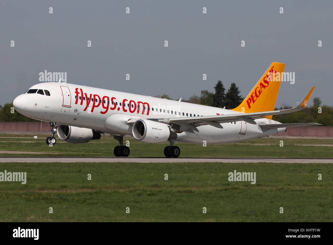 Stoccarda, Germania - Primavera 2017: un airbus aereo all'aeroporto di Stoccarda Foto Stock