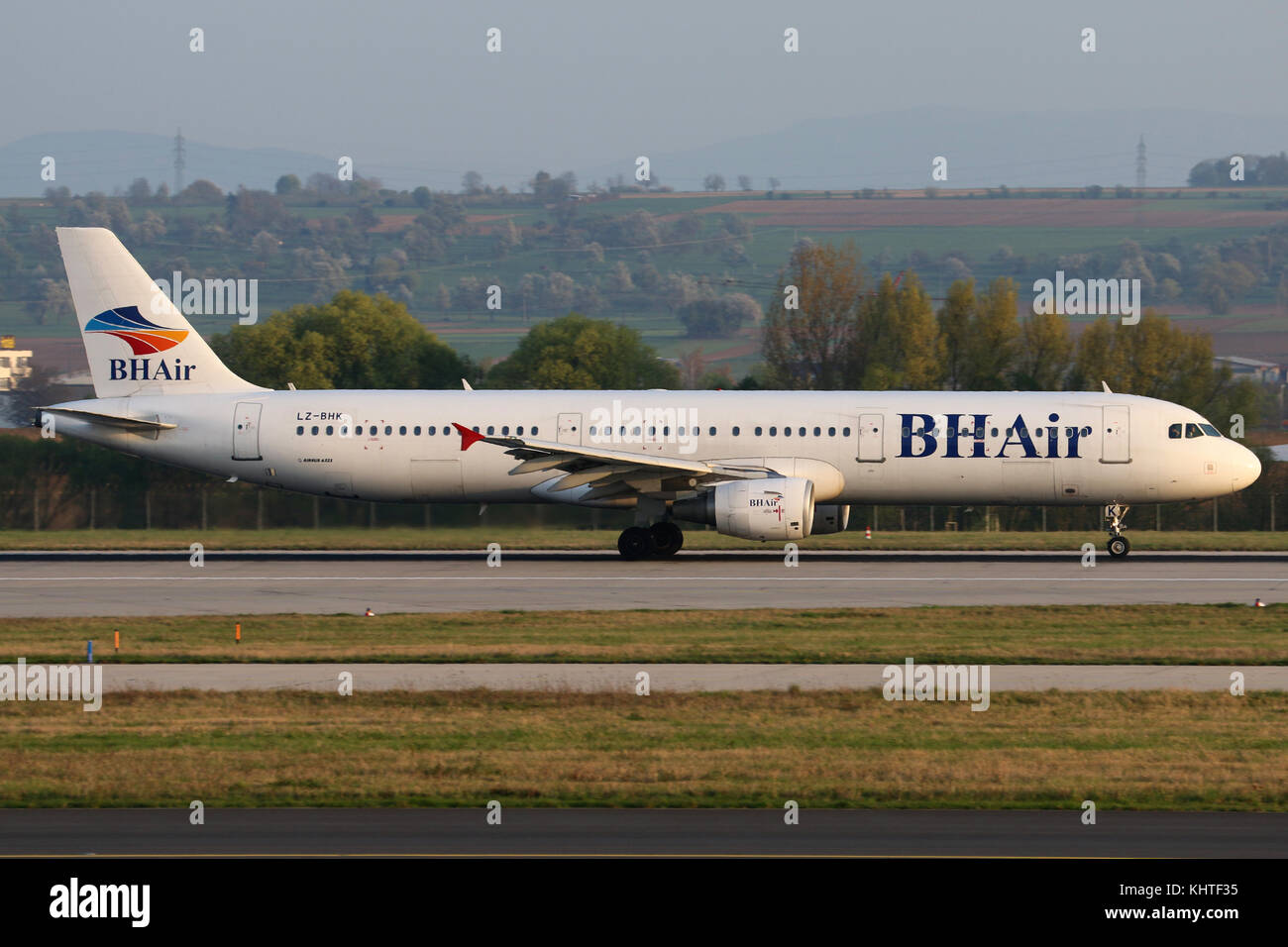 Stoccarda, Germania - Primavera 2017: un airbus aereo all'aeroporto di Stoccarda Foto Stock