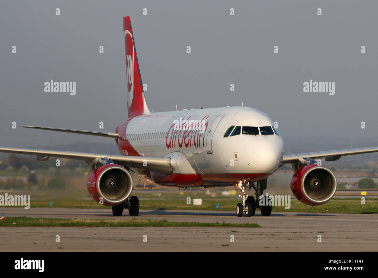 Stoccarda, Germania - Primavera 2017: un airbus aereo all'aeroporto di Stoccarda Foto Stock