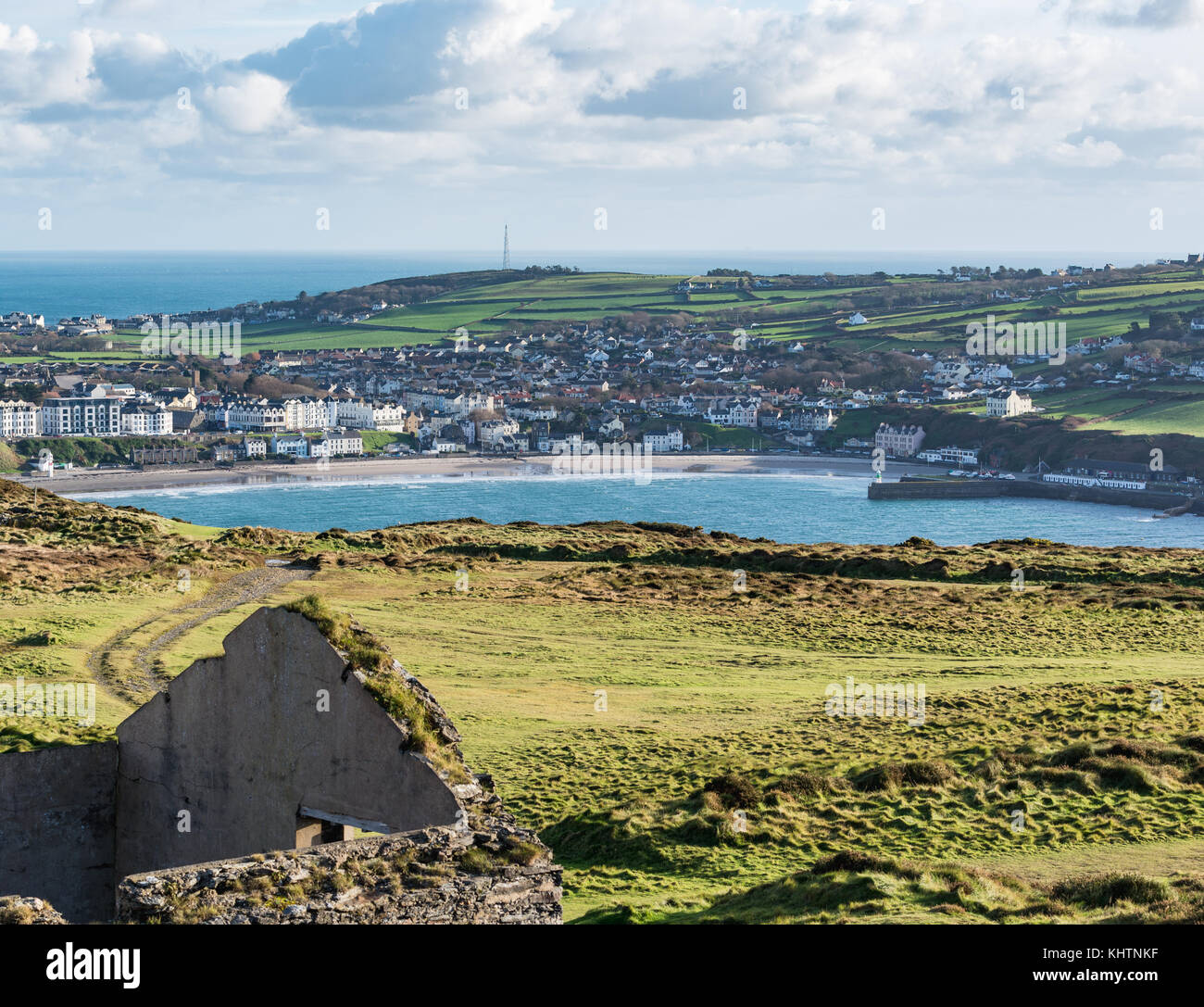 Vista verso Port Erin da Bradda Hill, vecchi ruderi Foto Stock