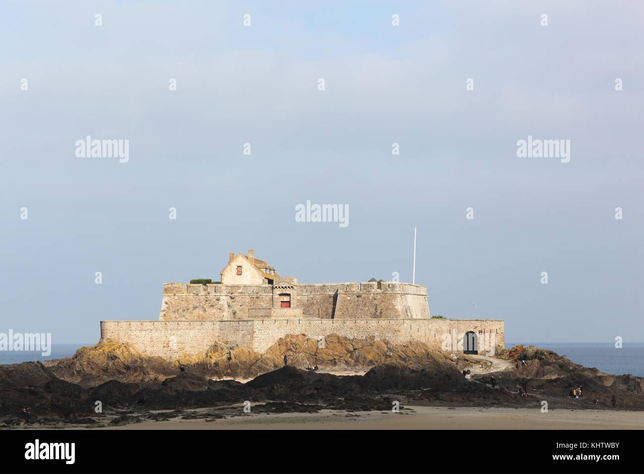 Fort national a bassa marea a saint malo, Bretagna Francia Foto Stock