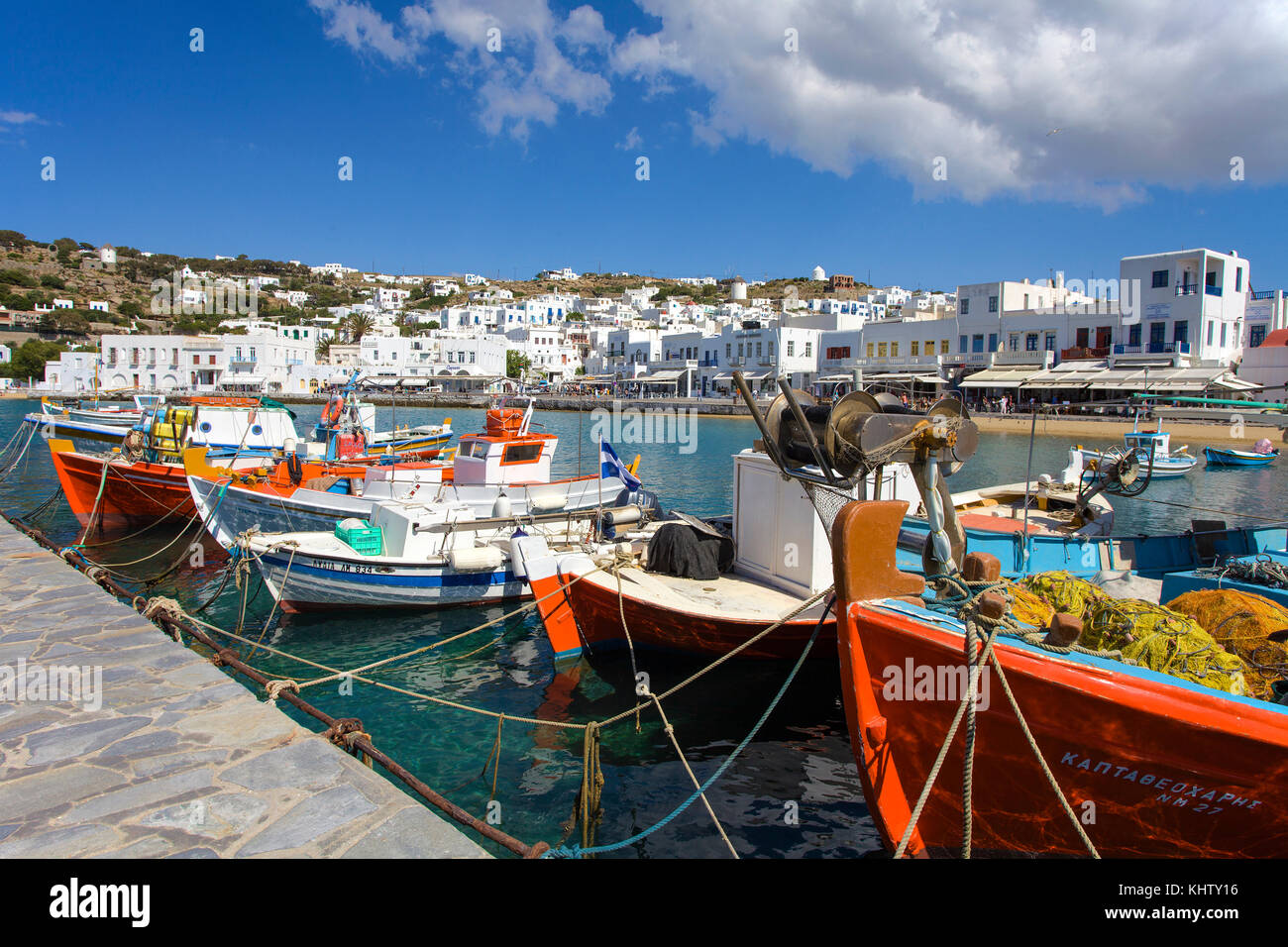 Barche di pescatori sulla spiaggia di Mykonos-town, MYKONOS Isola, Cicladi, Egeo, Grecia Foto Stock
