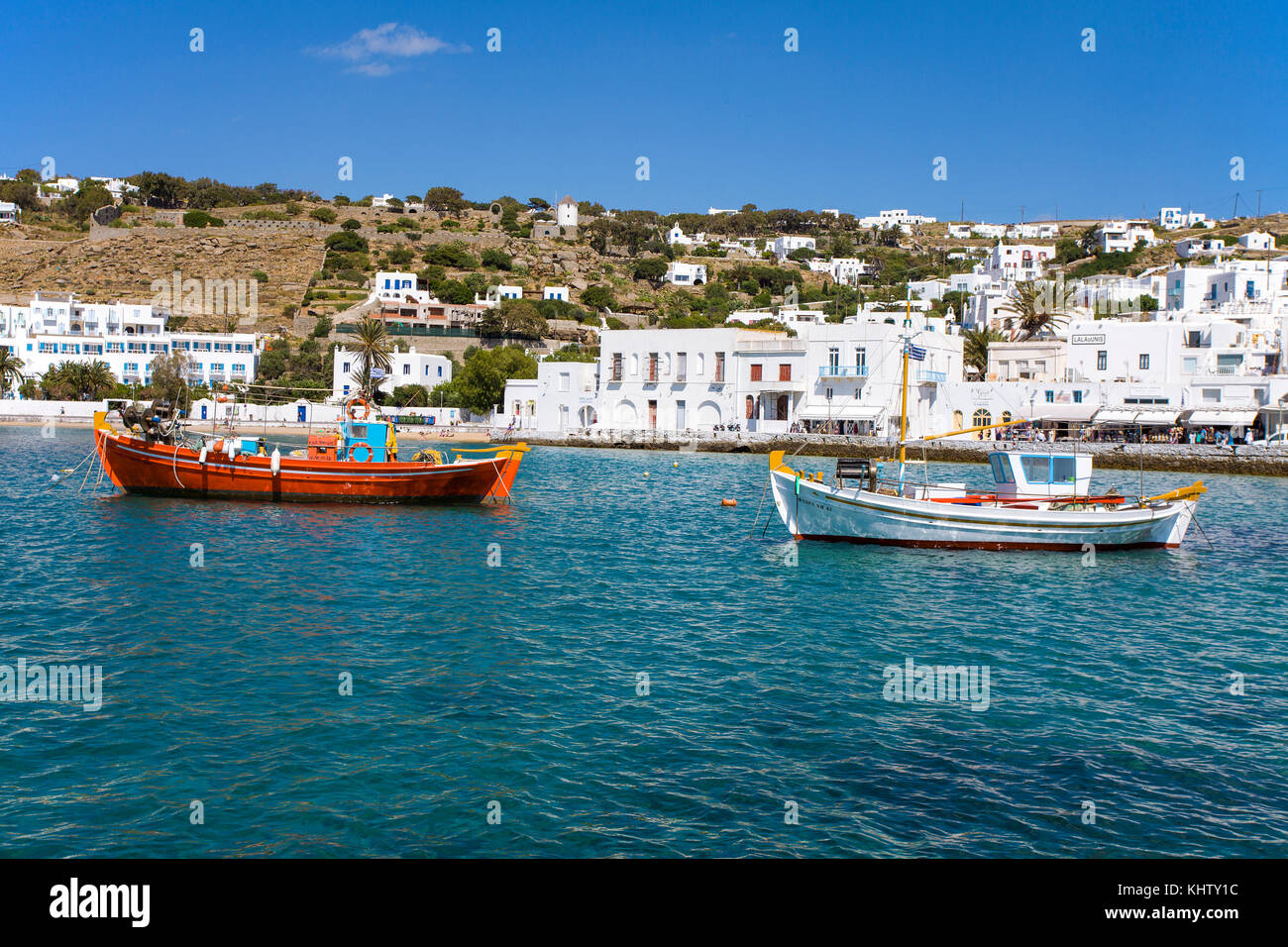 Barche di pescatori sulla spiaggia di Mykonos-town, MYKONOS Isola, Cicladi, Egeo, Grecia Foto Stock