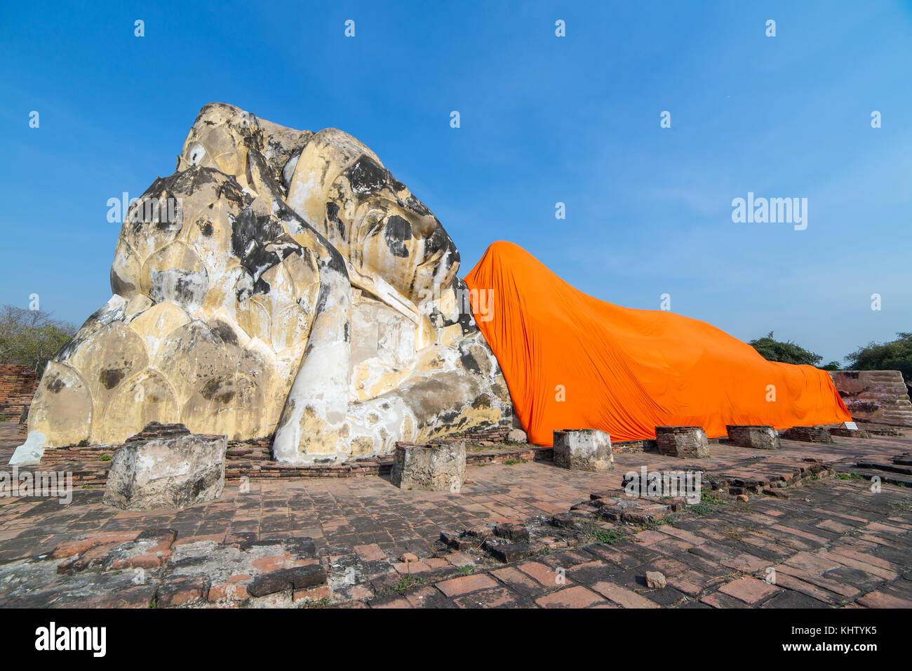 Buddha reclinato al Wat Lokayasutharam in Ayutthaya, Thailandia Foto Stock