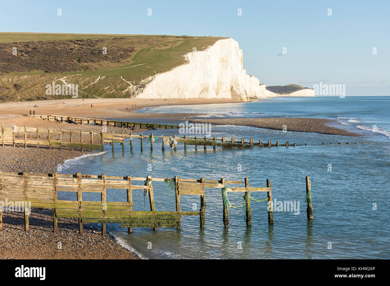 La spiaggia e le Sette Sorelle scogliere a Cuckmere Haven, Seaford Capo Riserva Naturale, Seaford, East Sussex, England, Regno Unito Foto Stock