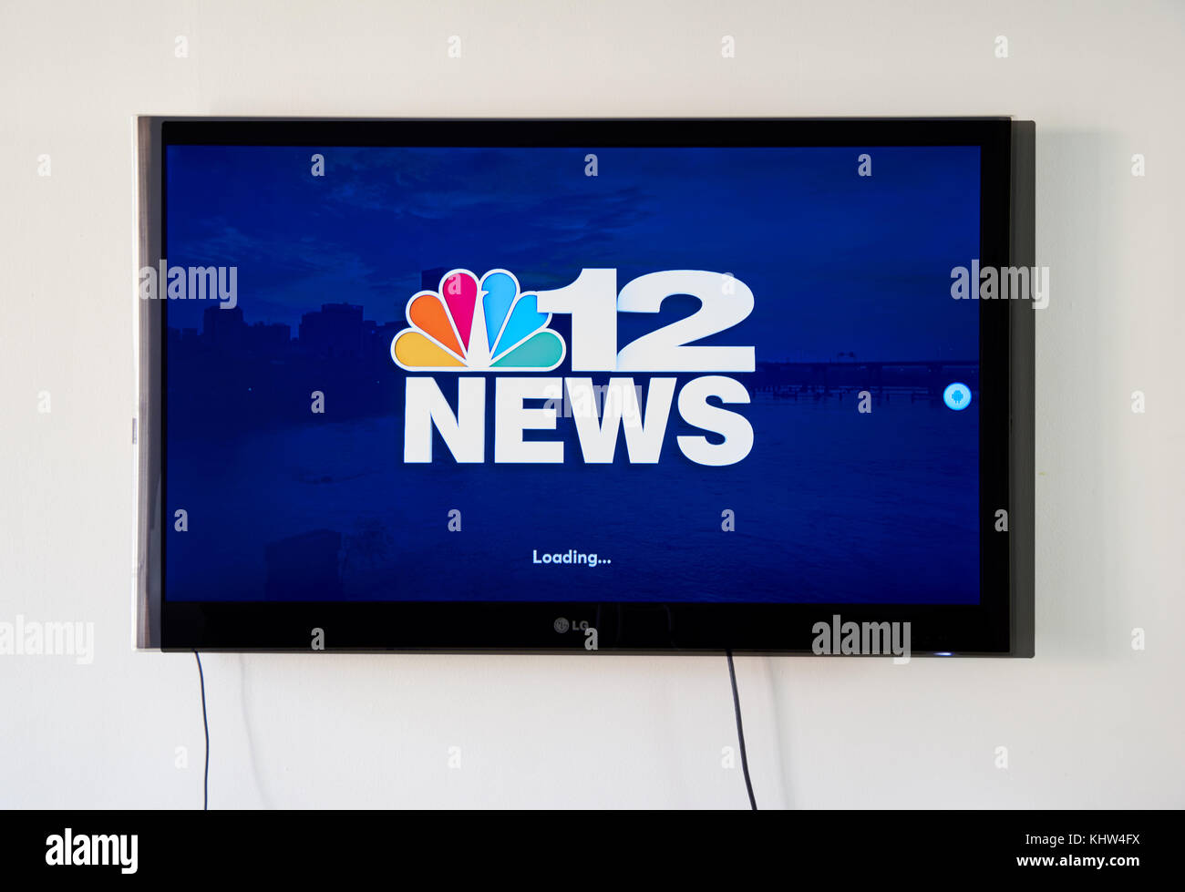 MONTREAL, Canada - 15 novembre 2017: 12 News broadcasting app e il logo su LG schermo TV. WWBT è un NBC-affiliate stazione televisiva in licenza a ricco Foto Stock