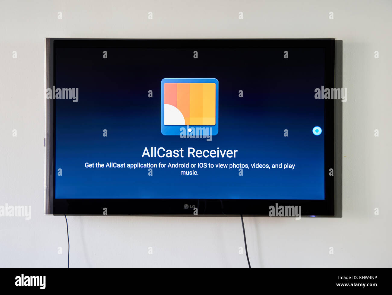 Montreal, Canada - 15 novembre 2017: ricevitore allcast app su lg schermo tv. L'app è uno dei più popolari applicazioni per contenuti in ghisa da mobile dev Foto Stock