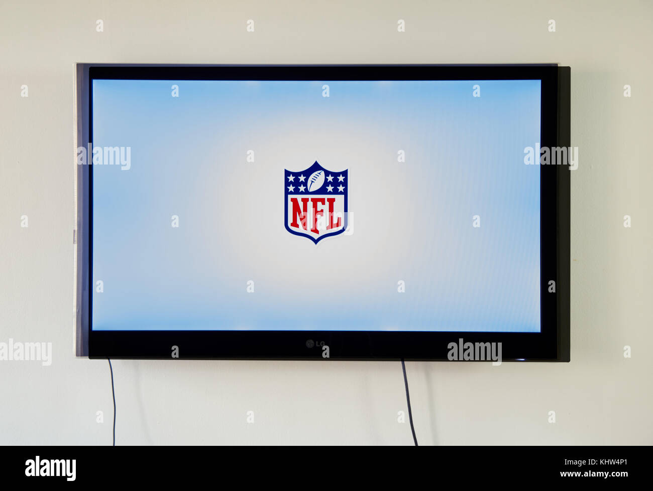 MONTREAL, Canada - 15 novembre 2017: NFL app e il logo TV su LG schermo TV. La National Football League è un professionista di American Football League con Foto Stock