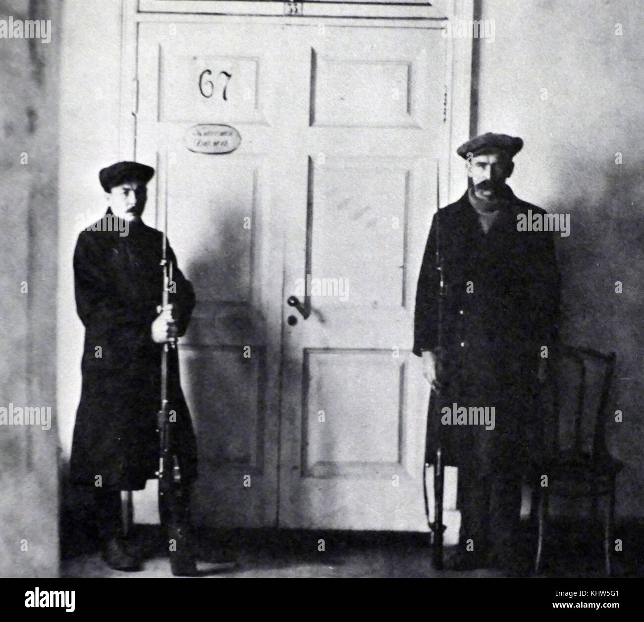 Fotografia di Guardie rosse presso il Quartier Generale bolscevico. In data xx secolo Foto Stock