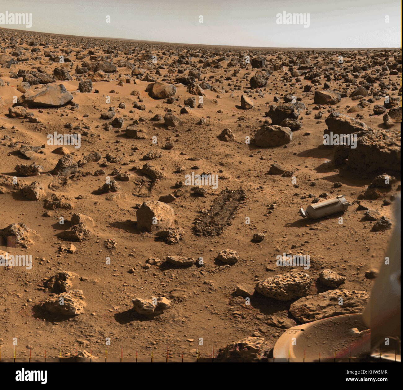 Fotografia Panoramica prese su Marte dalla Viking 2 Astrobiologia laboratorio sul campo, una navicella spaziale che è stato quello di condurre una ricerca di robotica per la vita su Marte. Recante la data del XXI secolo Foto Stock