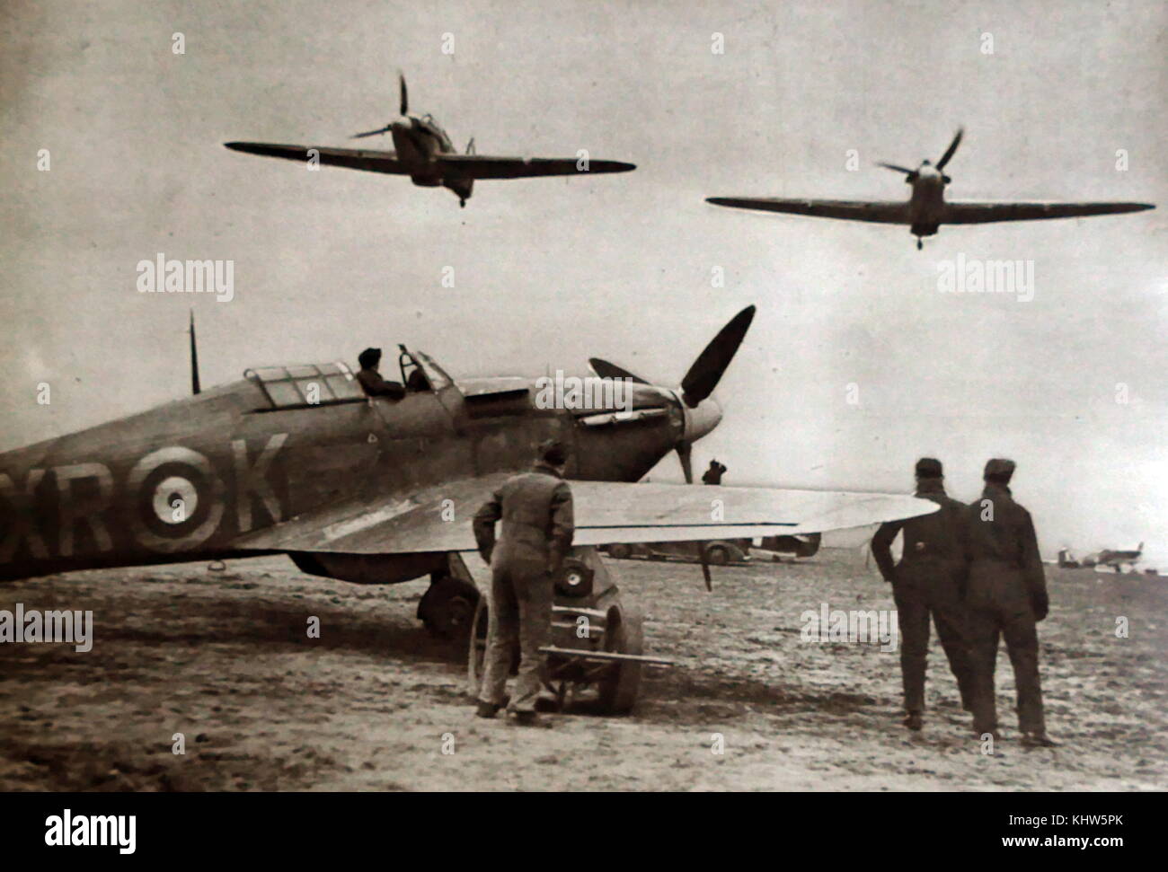 Fotografia del 'American Eagle Squadron'. La Eagle Squadron erano tre squadroni di caccia della Royal Air Force (RAF), formata con i piloti di volontariato da parte degli Stati Uniti durante i primi giorni della Seconda Guerra Mondiale, prima America è entrata in guerra. Inoltre, raffigurato è un Hawker Hurricane, un britannico a singola sede degli aerei da caccia. In data xx secolo Foto Stock