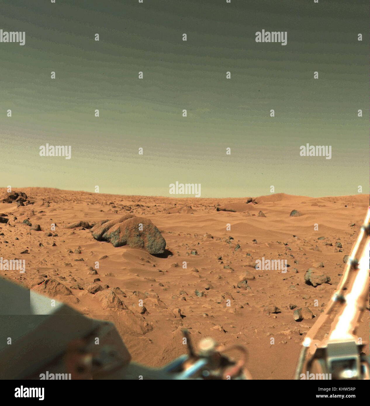 Fotografia Panoramica prese su Marte dalla Viking 2 Astrobiologia laboratorio sul campo, una navicella spaziale che è stato quello di condurre una ricerca di robotica per la vita su Marte. Recante la data del XXI secolo Foto Stock