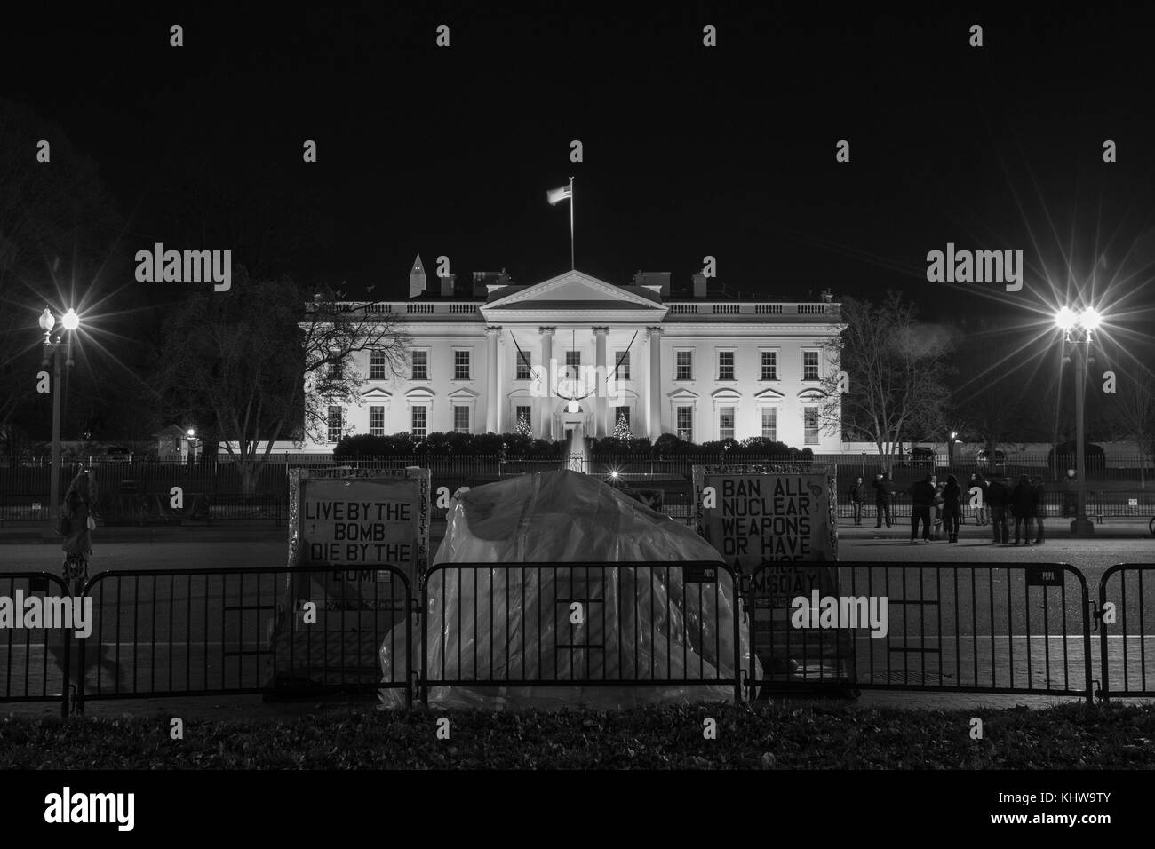 Washington, distretto di coulmbia, Stati Uniti d'America. 25 dic 2014. La Casa Bianca di Washington, DC in una fredda notte invernale come visto dal lato di nord. Credito: Alex edelman/zuma filo/alamy live news Foto Stock