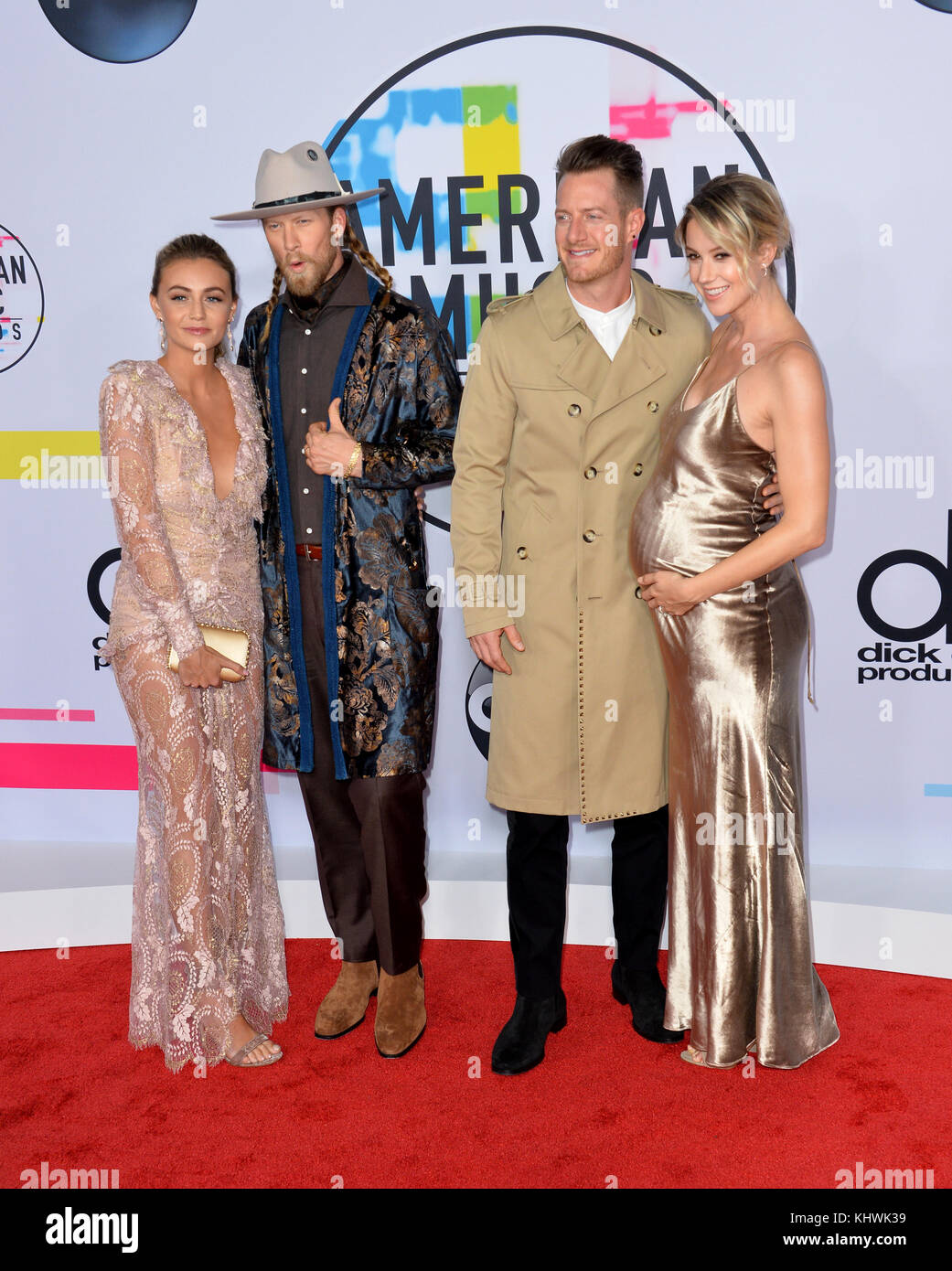 LOS ANGELES, CALIFORNIA - 19 novembre 2017: Florida Georgia Line - Hayley Stommel, Tyler Hubbard, Brian Kelley & Brittney Marie Cole agli American Music Awards 2017 al Microsoft Theatre LA Live Picture: Sarah Stewart Foto Stock