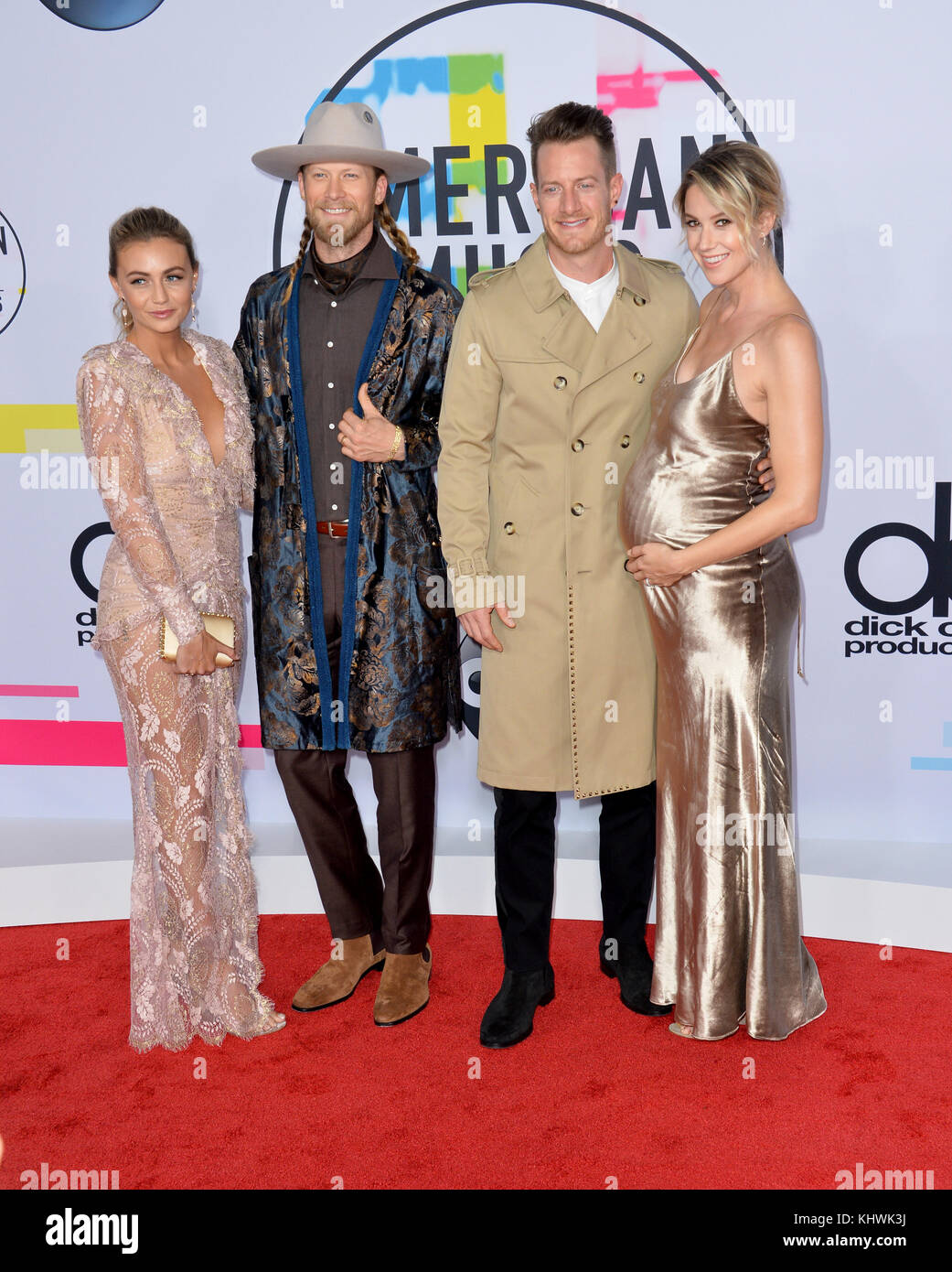 LOS ANGELES, CALIFORNIA - 19 novembre 2017: Florida Georgia Line - Hayley Stommel, Tyler Hubbard, Brian Kelley & Brittney Marie Cole agli American Music Awards 2017 al Microsoft Theatre LA Live Picture: Sarah Stewart Foto Stock