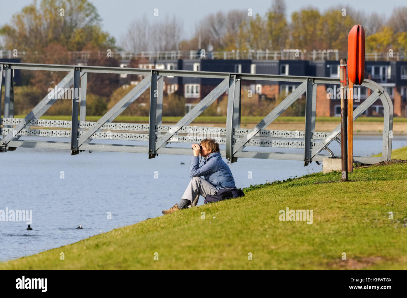 Osservazione degli uccelli a Walthamstow zone umide, London, England, Regno Unito, Gran Bretagna Foto Stock
