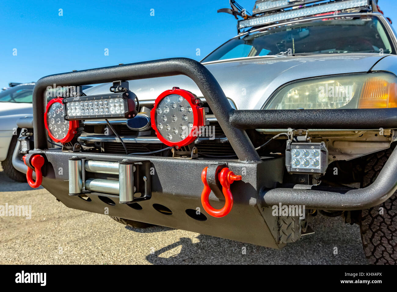 Protezione anteriore su un veicolo fuoristrada con il kit gancio di traino.  auto personalizzata nella California meridionale estate 2017 Foto stock -  Alamy