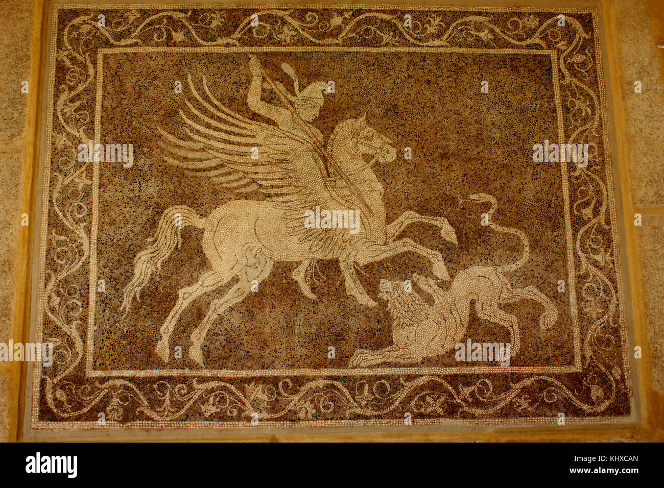 Un mosaico di bellerophon su Pegasus che attacca la chimera nel museo