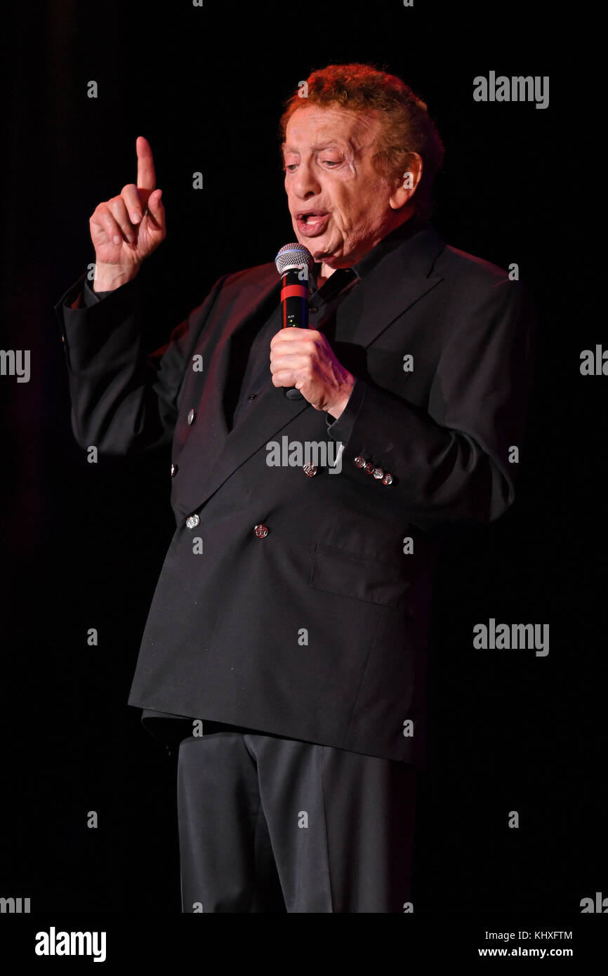 Fort Lauderdale, FL - 09 febbraio: jackie mason esegue al parker playhouse il 9 febbraio 2017 a Fort Lauderdale Florida persone: jackie mason Foto Stock