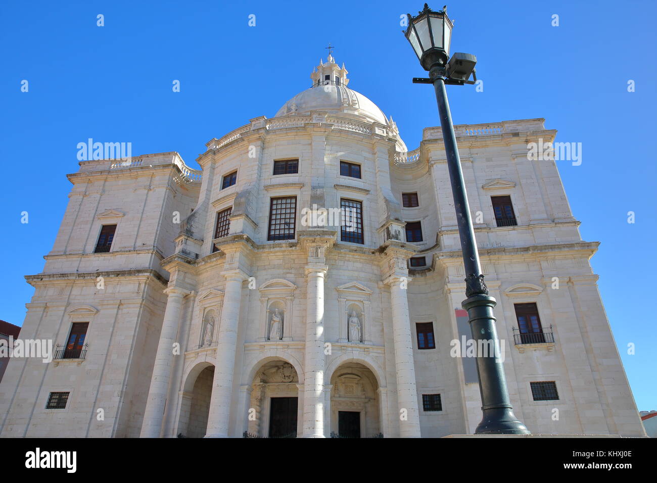 Il fronte esterno facciata del pantheon nazionale (Santa Engracia chiesa) in alfama neighboorhood, Lisbona, Portogallo Foto Stock