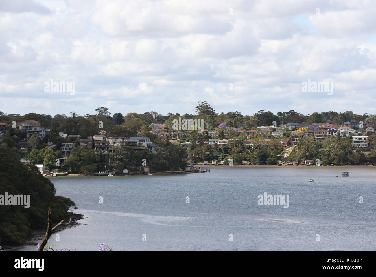 Waterfront homes in Oatley, St George a Sydney del sud vista da oltre George Rives a Como, Sutherland Shire. Foto Stock