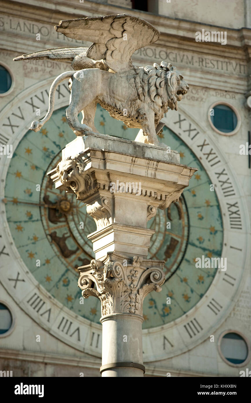 Leone alato statua sul plinto, Padova, Veneto, Italia, Europa Foto Stock